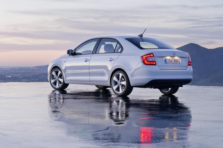 Skoda Rapid 2012 года  (фото 38 из 55)